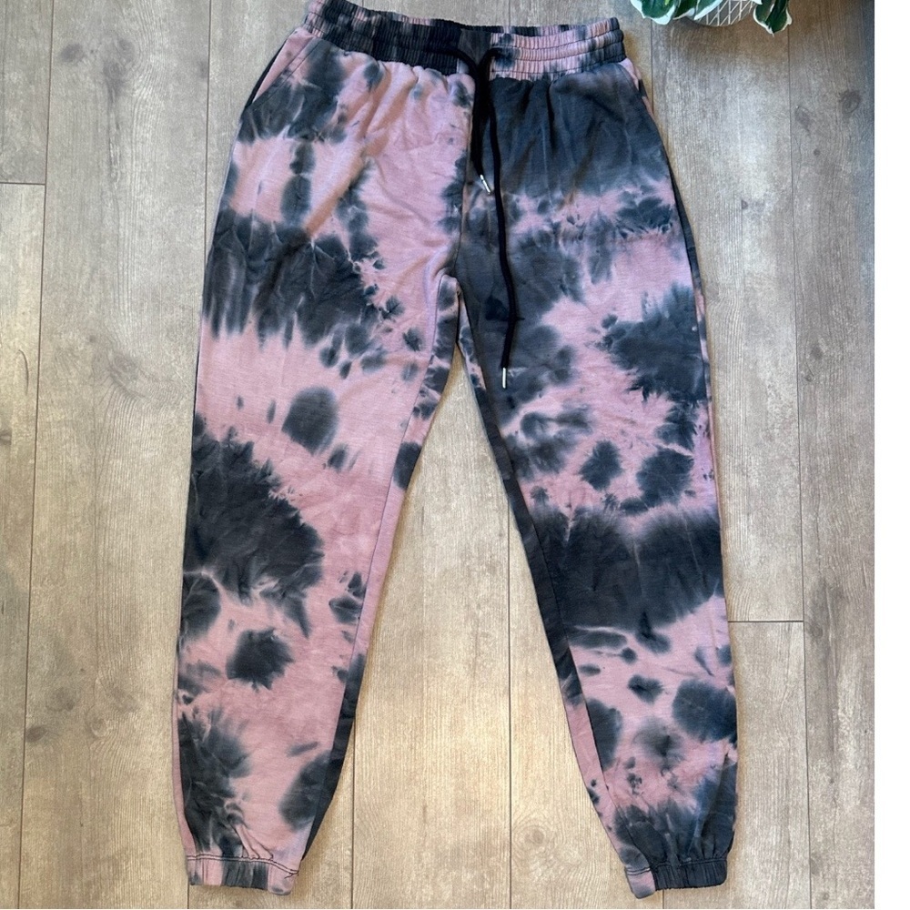 Indero Women’s Tie-Dye Boyfriend Fit Jogger Sweatpants Pants - Pink & Black